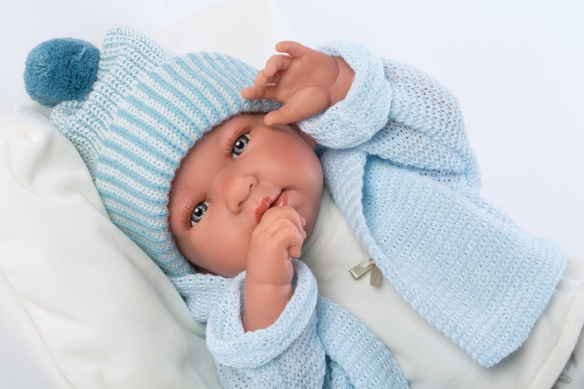 Llorens levensechte babypop soft body baby pop met geluid met kleding kussen speen 44 cm Llorens levensechte babypop soft body baby pop met geluid met kleding kussen speen 44 cm
