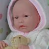 Berenguer babypop fullbody meisje bruine ogen kleding knuffel flesje en speen 42 cm - Afbeelding 2