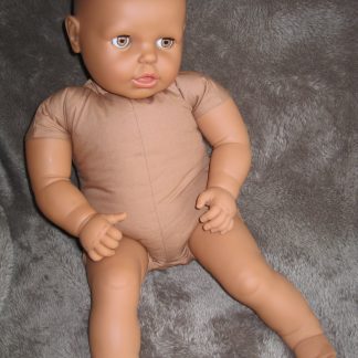 P16 getint voor babymassage etalage babykleding als speelpop 60 cm – Babypoppenshop – by Selintoys