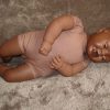 P17 Grote babypop donker voor babymassage etalage babykleding of als speelpop 60 cm - Afbeelding 5