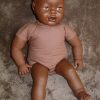 P17 Grote babypop donker voor babymassage etalage babykleding of als speelpop 60 cm