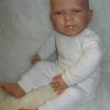 AD5d Levensechte babypop softbody pop met 2 delige velours kleding 53 cm - Afbeelding 5