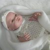 Berbesa full body babypop meisje blank met kleding en deken 42 cm - Afbeelding 3