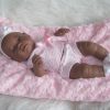 Berbesa full body babypop meisje donker met kleding en kussen 42 cm - Afbeelding 2