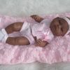 Berbesa full body babypop meisje donker met kleding en kussen 42 cm - Afbeelding 14