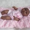 Berbesa full body babypop meisje donker met kleding en kussen 42 cm - Afbeelding 11