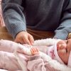 Llorens levensechte babypop fullbody meisje met kleding kussen en speen 40 cm - Afbeelding 3
