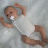 AD9d Levensechte Babypop Leoni soft body bruine ogen met kleding speen 52 cm - Afbeelding 25