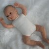 AD9d Levensechte Babypop Leoni soft body bruine ogen met kleding speen 52 cm - Afbeelding 24