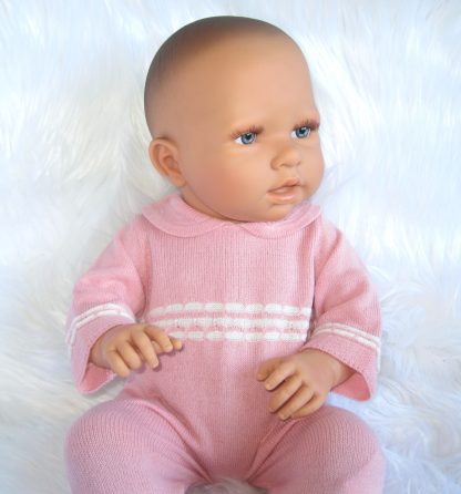 Poppenkleding By Astrup roze gebreid voor pop 48 t/m 52 cm