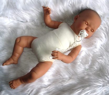 AD7 Levensechte Babypop Lisa soft body met slaapogen en speen 52 cm