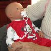 AD7b Levensechte Babypop soft body slaapogen kleding speen 52 cm - Afbeelding 7