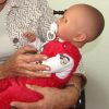 AD7b Levensechte Babypop soft body slaapogen kleding speen 52 cm - Afbeelding 17
