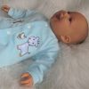 AD3w Levensechte Babypop soft body lachend met kleding 53 cm - Afbeelding 23