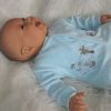 AD3w Levensechte Babypop soft body lachend met kleding 53 cm - Afbeelding 5
