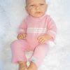ADK1b Levensechte Babypop new born meisje in gebreid pakje 52 cm - Afbeelding 2