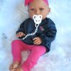 ADK0a Levensechte Babypop New born Meisje fullbody blank in kleding en speen 52 cm - Afbeelding 10