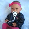 ADK0a Levensechte Babypop New born Meisje fullbody blank in kleding en speen 52 cm