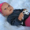 ADK0a Levensechte Babypop New born Meisje fullbody blank in kleding en speen 52 cm - Afbeelding 3