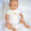 AD6a Levensechte Babypop Lara met romper en speen 52 cm - Afbeelding 7