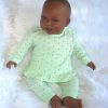 AD3l Levensechte Babypop soft body pop donker met kleding 53 cm