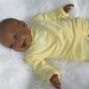 AD3l Levensechte Babypop soft body pop donker met kleding 53 cm - Afbeelding 8
