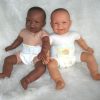 AD3CO Levensechte Babypoppen combi set van 2 poppen blank en donker 53 cm - Afbeelding 3