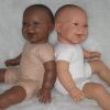 AD3CO Levensechte Babypoppen combi set van 2 poppen blank en donker 53 cm - Afbeelding 7