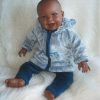 AD3i Levensechte Babypop soft body pop donker met kleding 53 cm - Afbeelding 5