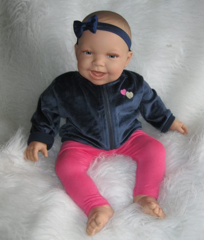 AD3d Levensechte Babypop soft body lachend met kleding 53 cm - Afbeelding 3