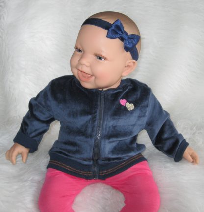 AD3d Levensechte Babypop soft body lachend met kleding 53 cm