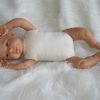 AD6 Levensechte Babypop Lara zonder kleding met speen 52 cm - Afbeelding 4