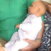 AD6b Levensechte Babypop Lara met kleding en speen 52 cm