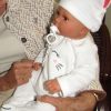 AD9d Levensechte Babypop Leoni soft body bruine ogen met kleding speen 52 cm