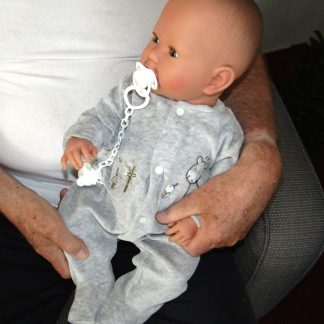 AD7j Levensechte Babypop soft body slaapogen kleding speen 52 cm