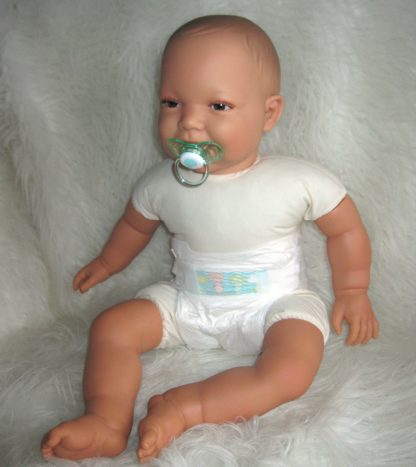 AD3e Levensechte Babypop soft body lachend bruine ogen speen 53 cm - Limited Edition - Afbeelding 2