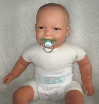 AD3e Levensechte Babypop soft body lachend bruine ogen speen 53 cm - Limited Edition
