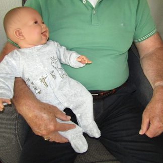 AD3b Levensechte Babypop soft body bruine ogen grijze kleding 53 cm - Limited Edition