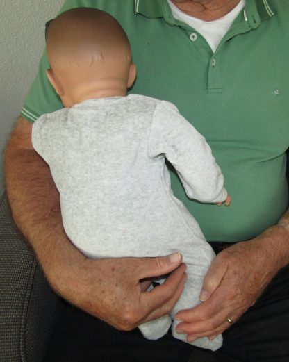 AD3b Levensechte Babypop soft body bruine ogen grijze kleding 53 cm - Limited Edition - Afbeelding 6
