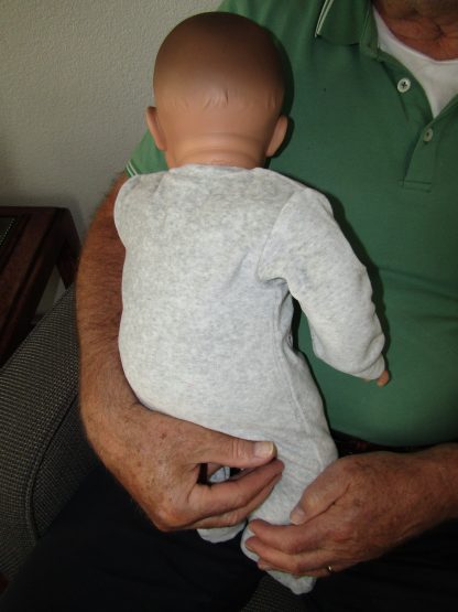 AD3b Levensechte Babypop soft body bruine ogen grijze kleding 53 cm - Limited Edition - Afbeelding 13
