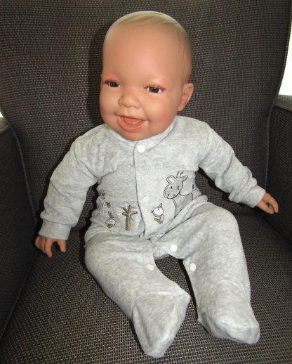 AD3b Levensechte Babypop soft body bruine ogen grijze kleding 53 cm - Limited Edition - Afbeelding 10