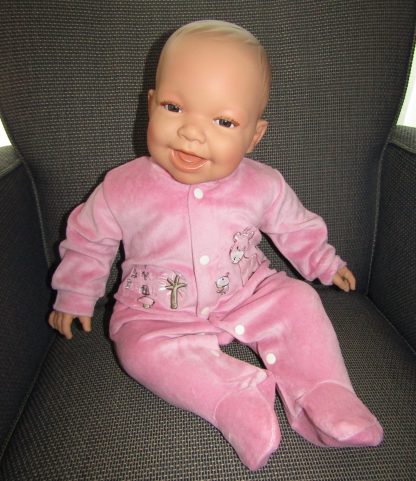 AD3b Levensechte Babypop soft body bruine ogen roze kleding 53 cm - Limited Edition - Afbeelding 3