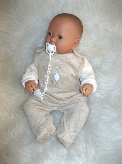 AD7a Levensechte Babypop softbody slaapogen kleding speen 52 cm - Afbeelding 18
