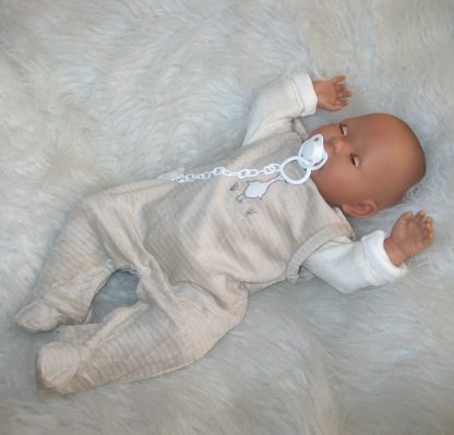 AD7a Levensechte Babypop softbody slaapogen kleding speen 52 cm - Afbeelding 7