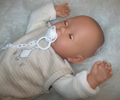 AD7a Levensechte Babypop softbody slaapogen kleding speen 52 cm - Afbeelding 19
