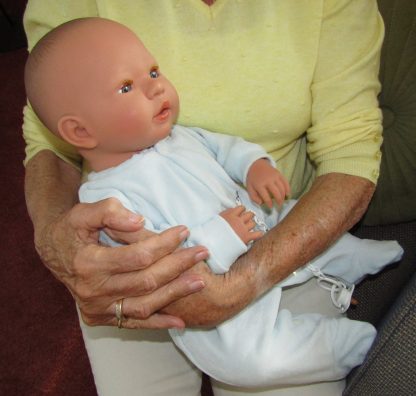 AD7e Levensechte Babypop soft body slaapogen in velours pakje met speen 52 cm - Afbeelding 17