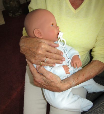 AD7e Levensechte Babypop soft body slaapogen in velours pakje met speen 52 cm - Afbeelding 4