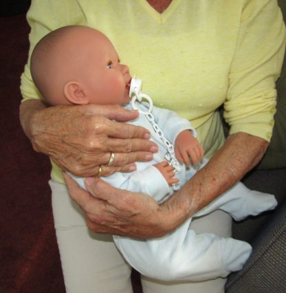 AD7e Levensechte Babypop soft body slaapogen in velours pakje met speen 52 cm - Afbeelding 16
