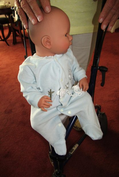 AD7e Levensechte Babypop soft body slaapogen in velours pakje met speen 52 cm - Afbeelding 15