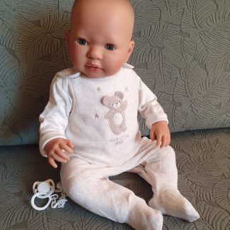 AD7b Levensechte Babypop softbody slaapogen kleding en speen 52cm